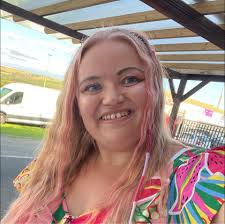 Guess the Disney movie with these emojis: ❄️ ⬜️ 💤 🍎 7️⃣?