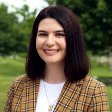 Meet Amy Dukes, M.S. IMC Class of Spring 2025! 🤩 🎓 “I wanted a graduate  program that I could immediately apply to my current career. The IMC  program was a perfect fit,