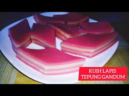 Kue apem tepung beras bersarang atau biasa disebut pak tong koh ini unik, karena tekstur kuenya kenyal dan bersarang mirip. Kuih Lapis 3 Bahan Tepung Gandum Gula Santan By M A K 87 Masak Apa Kita By M A K Youtube