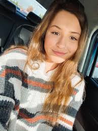 Facts about Bella Poarch ❤ -Her parents are both Filipinos 🇵🇭 -She 100%  knows she's adopted -She's an US Navy Veteran -Her rate is AO -She's 19  Born February 8, 2001 💕 -