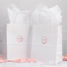 Give your guests the perfect keepsake with the helpful tips given by a professional wedding planner in this free. Personalized Wedding Gift Bags Beau Coup