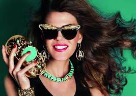 ... Anna Della Russo for H&amp;M. Tiene anche un blog dove mostra tendenze e soprattutto racconta se stessa attraverso i suoi outfit. - anna_dello_russo_HM