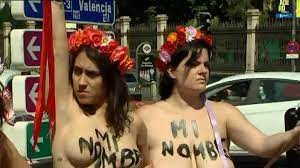 Femen se desnuda por la 