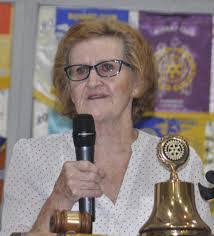 Carolyn Schrader's Instagram, Twitter & Facebook