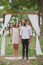25 Chic And Easy Rustic Wedding Arch Altar Ideas For Diy Brides Elegantweddinginvites Com Blog Backyard Wedding Ceremony Backyard Wedding Dresses Rustic Wedding Ceremony