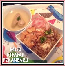 Resep mie ramen yang dibuat kali ini adalah resep miso ramen yang lezat dan nikmat. Resep Miso Rempah Pekanbaru