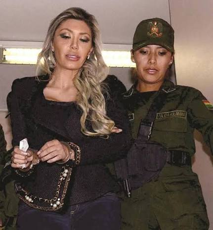 Gabriela Zapata asegura que una persona la destruy&oacute; y la utiliz&oacute;