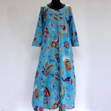 Maybe you would like to learn more about one of these? Longue Robe D Interieur Robe D Hotesse Ample En Coton Leger Motif Paisley Bleu Et Multicolore Mode Femme Par Akka Creation