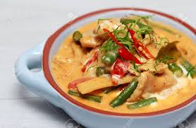 It is usually less spicy than traditional red curry, because of the fact that it uses fewer red chilies, but there's still a distinct kick of spiciness to it. Huhn Panang Curry Thai Kuche Lizenzfreie Fotos Bilder Und Stock Fotografie Image 58044359