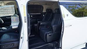 Beda alphard dan vellfire hanyalah pada konsep dan desainnya saja, dimana alphard bergaya elegan dan vellfire bercita rasa agresif. Toyota Alphard Versi Limosin Untuk Kereta Mayat Di China Motoqar