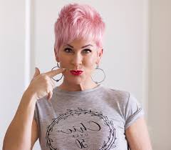 Many women lose hair fullness as they age, so sticking with a layered bob can amp up the volume again. What Color Hair Makes Look Younger For Women Over 50 James Pattison