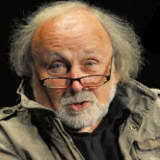 Kabarett News Mai 2022: Neues aus Kabarett, Comedy, Kleinkunst und Satire