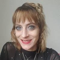 Sarah Thygesen's Instagram, Twitter & Facebook