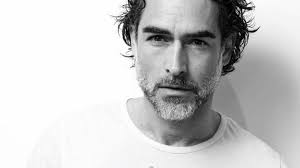 SURFING, YOGA, ACTING AND MUCH MORE: THE GOOD VIBES OF SERGIO MÚÑIZ