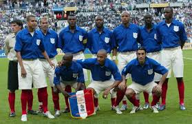 Seulement, à quelques minutes du coup d'envoi, les 22 joueurs portent des maillots blancs. Les Maillots Originaux De L Equipe De France L Equipe