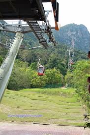 Naik cable car di sini sepertinya jadi pengalaman naik cable car paling tinggi yang pernah saya naiki, cukup bikin memompa adrenalin. Langkawi Cable Car