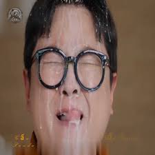 Lần đầu bán sữa mẹ trên mạng đầy bất ổn .