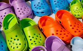 Get it as soon as thu, apr 22. Crocs Ist Das Der It Schuh Der Pandemie Woman At