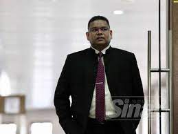 Mantan menteri dan ketua pemuda umno khairy jamaluddin berkata beliau akan menyingkirkan anggota majlis tertinggi parti itu, lokman noor adam jika beliau menjadi presiden parti tersebut. Khairy Tak Dapat Terima Kebangkitan Najib Lokman Adam