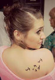 Brilliant hummingbird and beautiful flower tattoo on back shoulder. Little Flying Bird Tattoos On Back Shoulder Little Flying Bird Tattoos Cool Pinterest Tattoo Small Bird Tattoos And Body Art