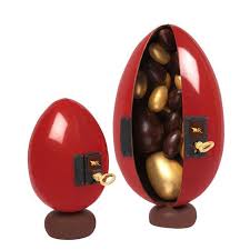 Les Plus Beaux œufs De Paques En Chocolat 2020 Elle A Table Oeufs De Paques Chocolat Oeufs De Paques Art En Chocolat
