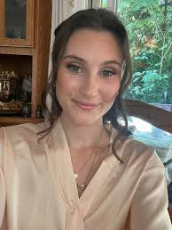 Looking for hair and makeup recommendations for 8 people in mount vernon wa  area, I don't ever wear makeup except for when I'm in wedding quite  literally. But now it's mine. Pictures