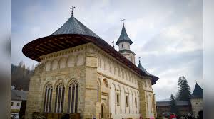 The jerónimos monastery or hieronymites monastery (portuguese: Cum A Fost ZiditÄƒ MÄƒnÄƒstirea Putna È™i De Ce Se Spune CÄƒ Este Un Loc PÄƒzit De Ingeri Legenda ArcaÈ™ilor È™i Minunea LuminiÈ›elor Din PÄƒdure Matricea RomaneascÄƒ