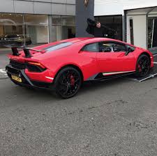 Lamborghini Huracan Performante Painted In Rosso Mars W Tricolore Stripes Along The Doors Photo Taken By Timy201 On Carros De Luxo Carros Carros Esportivos