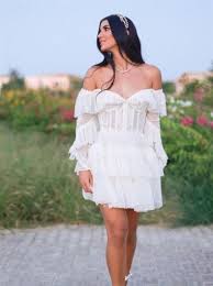 تحتفل ريم سامى، اليوم الخميس، بخطوبتها على رجل الأعمال طارق هيمن بالساحل الشمالى، بحضور أفراد العائلة والدها د.سامى عبد العزيز، ووالدتها د.صبورة السيد عضو مجلس النواب، وشقيقها المخرج محمد سامى، واختارت ريم سامى الساحل الشمالى للاحتفال بخطوبتها فى جو. Pc80ynl 6nwqjm