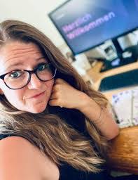 Mandy Herrmann's Instagram, Twitter & Facebook