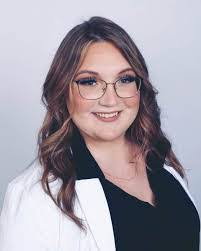 Lora Schmidt's Instagram, Twitter & Facebook