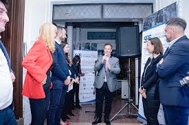 Super: abre oficina regional, La Plata