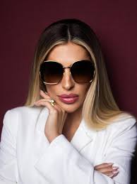 Descubra as linhas exclusivas da Prada na Óticas Carol e encontre o óculos  perfeito para o seu estilo. 💙