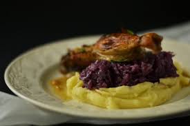 Pulpe rumene pe pat de varza rosie calita si piure de cartofi. Pulpe De Rata La Cuptor Cu Varza Rosie Calita BucÄtÄria Urecheatei