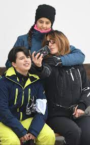 Angelina jolie ha detto che la decisione non ha presoprove rilevanti al. Ambra Angiolini E In Vacanza Con I Figli A Cortina Tutte Le Foto