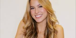 La joven actriz venezolana, Ana Wolfermann se une al elenco protagónico de  “Gina Yei” la nueva serie de Disney+