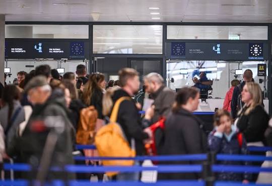 Hệ thống nhập cảnh mới của EU gây chậm trễ cho nhiều hành khách