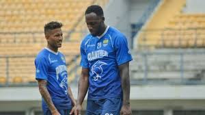 Wander luiz играет с 2019 в персиб бандунг (персиб). Wander Luiz Comfort Duet With Geoffrey Castillion In The Front Line Of Persib
