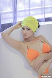 Trương quỳnh anh sinh năm 1989, là diễn viên, ca sĩ. Tiá»ƒu Sá»­ TrÆ°Æ¡ng Quá»³nh Anh