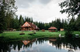 Cabana de inchiriat la munte. 10 Case De VacanÈÄ La Munte Pe Care Le PoÈi Inchiria Integral