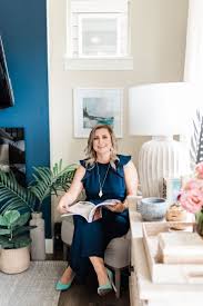 Personal Branding Photoshoot For Creatives In 2020 Branding Photoshoot Branding Photoshoot Inspiration Personal Branding Photoshoot