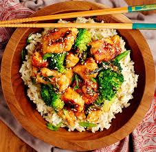 Semintele de susan contin o doza mare de antioxidanti si ne protejeaza de diferite tipuri de cancer, in special de cel de colon, san sau prostata, datorita continutului mare de lignani (compusi naturali sintetizati in plante) Piept De Pui Cu Susan Si Brocoli Recipes Food Receipes Mediterranean Recipes