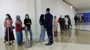 Giant tutup 6 gerai, berikut daftarnya. Mau Tutup Giant Margo City Diserbu Pengunjung Foto Tempo Co