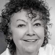 Thea Platt Coaching with Thea recently graduated with Wise Goose, and now  works as an Executive and Personal coach offering mindfulness, compassion,  and positive psychology to support her clients. She believes that