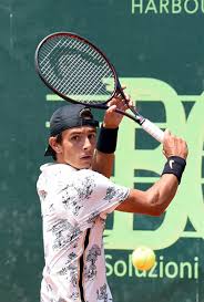 Lorenzo musetti live score (and video online live stream*), schedule and results from all tennis tournaments that lorenzo musetti played. Lorenzo Musetti Esquire Lorenzo Musetti S Newest Highlight Landing The Esquire Sobre Estas Coordenadas Intenta Contarle Al Mundo La Situacion Actual A Partir De Tres Portadas Sylvester Mccafferty