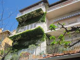 location vacances appartement hyeres l immeuble de 2 etages dont l appartement est au rez de jardin locations vacances maison de vacances vacances