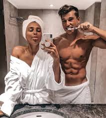 Couples Goals On Instagram Bathroom Selfies How Adorable Follow Couplegoalslust Follow Co Cute Couple Selfies Instagram Couples Couple Selfies