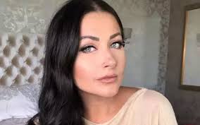Ei bine, pe reţelele de socializare gabriela nu le arată fanilor doar poze cu ea ca scoasă din cutie, machiată şi aranjată până la ultimul fir de păr. Cum AratÄƒ Gabriela Cristea NemachiatÄƒ La 46 De Ani S A Fotogrfiat DimineaÈ›a Abia TrezitÄƒ Din Somn Galerie Foto Stiri Vedete Si Evenimente Viva Ro
