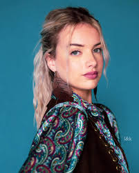 Your brand is also the experience that prospects + clients have with you.  ⚡️Can I give you a client “experience” tip? *I myself am now