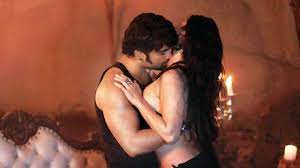 Semi-nude intimate scene featuring Sunny Leone may earn 'Jackpot' adult  certificate?